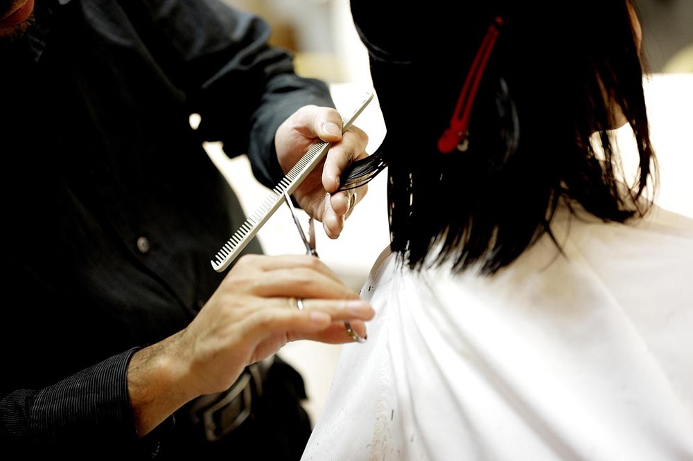 How to Choose a Hair Salon for Women in 2025: Finding Your Perfect Match